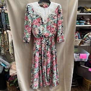 1980s Lace Collar Floral Print Dress with Puff Sleeves - "Lisa II"